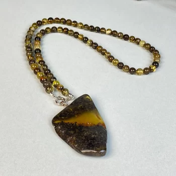 Beautiful clear amber necklace with pendant 2