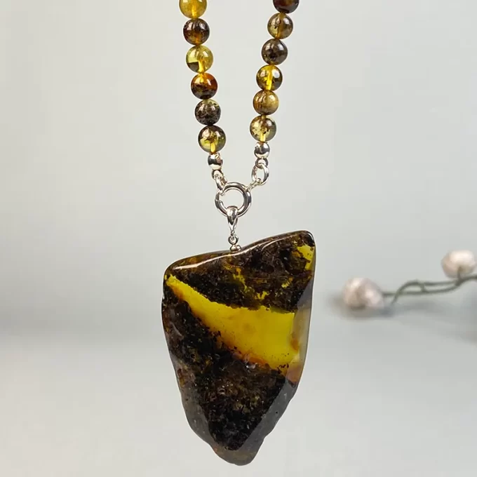 Beautiful clear amber necklace with pendant