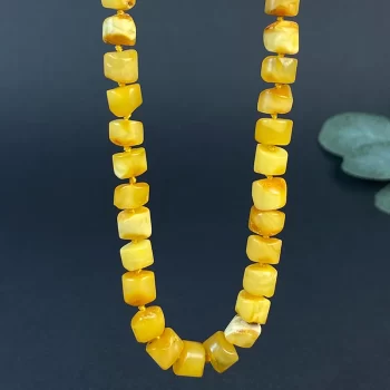Stylish men's necklace with expressive yellow amber details 2