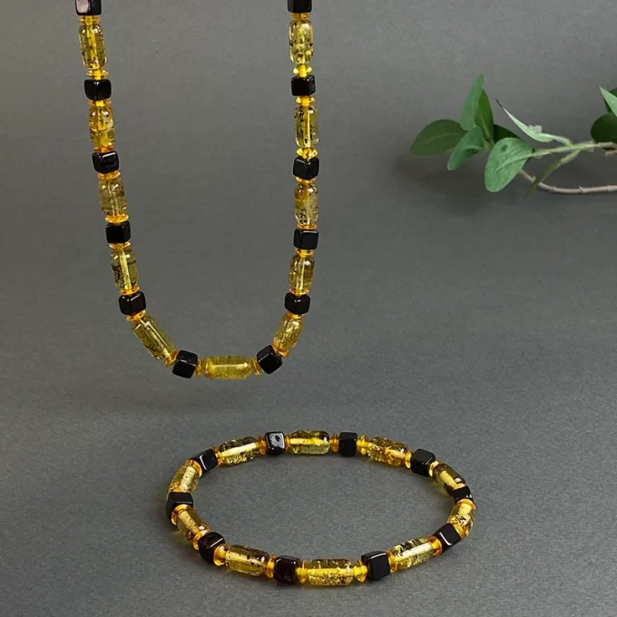Men's bracelet and necklace set in various shapes of amber details