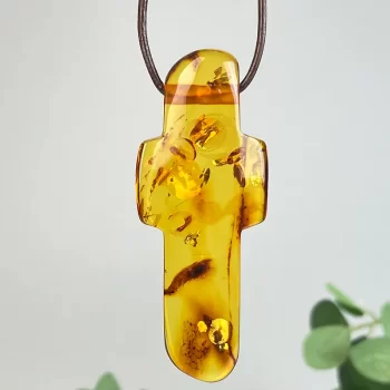 Stylish cross-shaped clear amber men's necklace