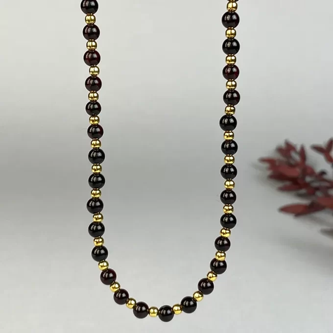 Charming amber necklace in shiny dark cherry colour