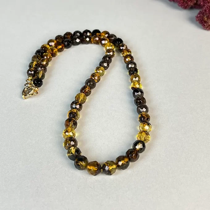 Charming clear amber faceted amber necklace