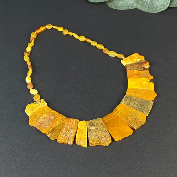 Pretty yellow amber with natural bark collé necklace