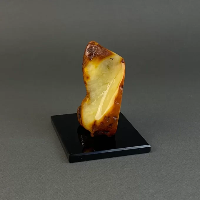 Amber piece 275 g 2