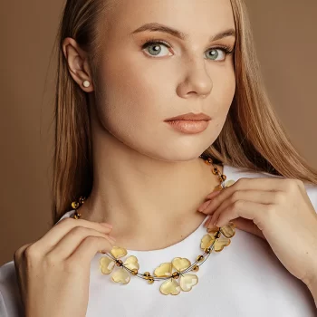 Enchanting flower petal faceted clear amber necklace 5