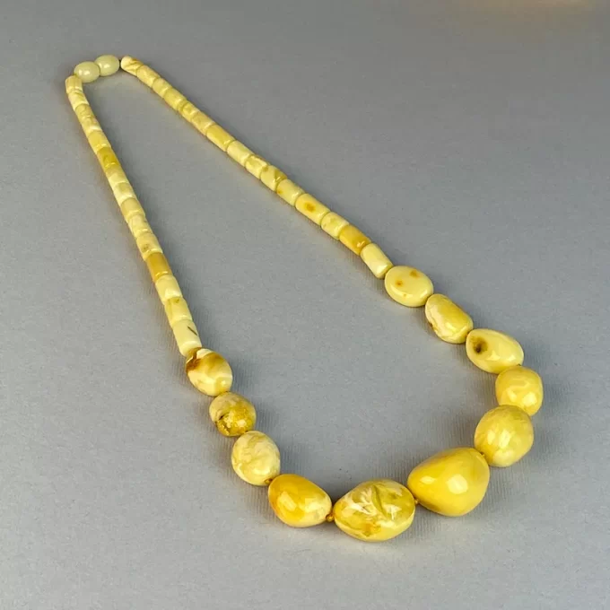 Gorgeous yellow landscape amber necklace