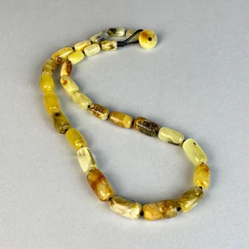 Stylish necklace with shiny speckled amber baubles 2