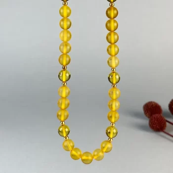 Stylish necklace with matt clear and shiny amber beads 2