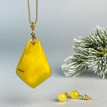 Fine yellow amber earring hooks and pendant set