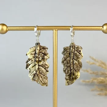 Fine set of engraved speckled amber earrings and pendant 2