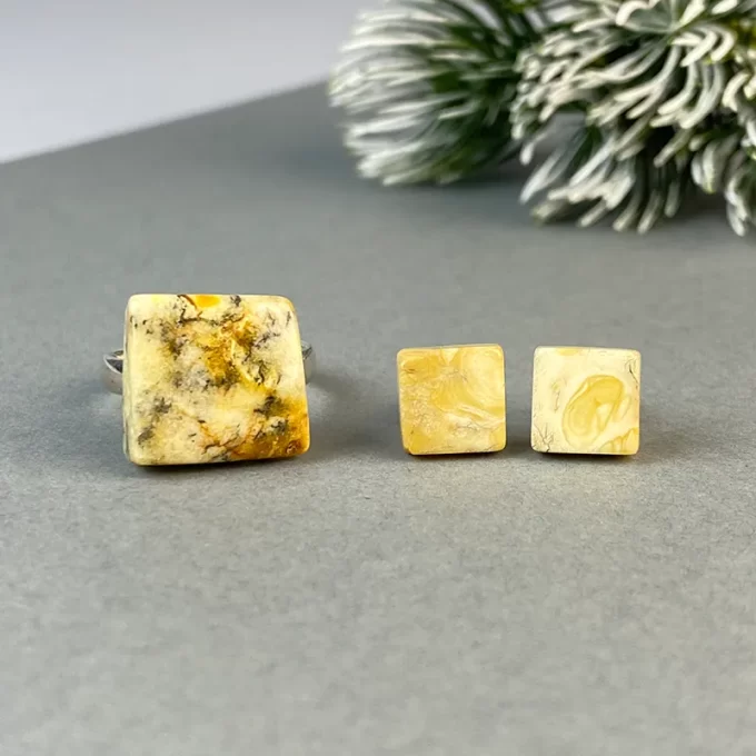 Fine square square speckled amber ring and earring tacks set