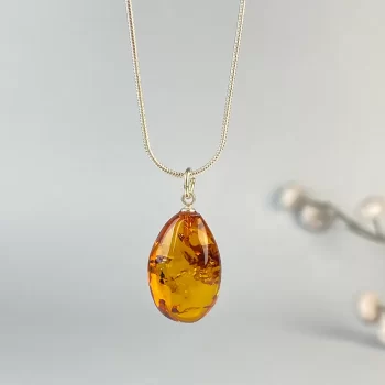 Fine honey coloured amber pendant and earring tacks set 2