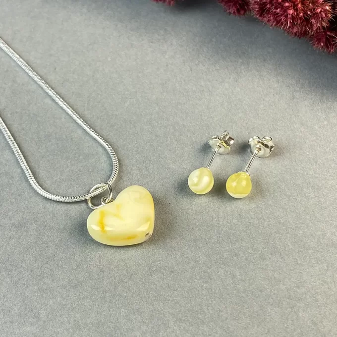 Fine set of landscape amber earrings and heart-shaped pendant