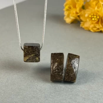 Fine set of amber amber earrings and necklace pendant