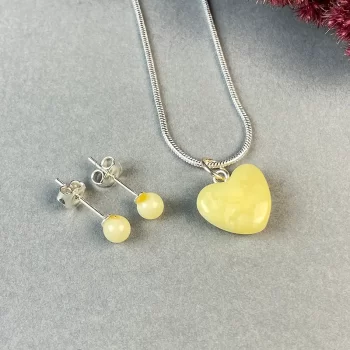 Fine set of light yellow landscape amber stud earrings and heart-shaped necklace pendant