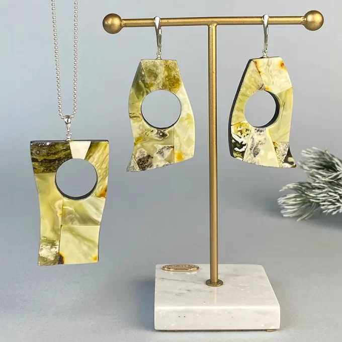 Elegant set of black oak and landscape greenish amber earrings and necklace