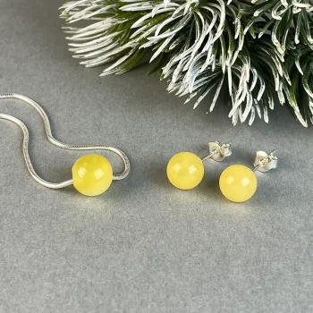 Stylish set of yellow amber stud earrings and bubble pendant