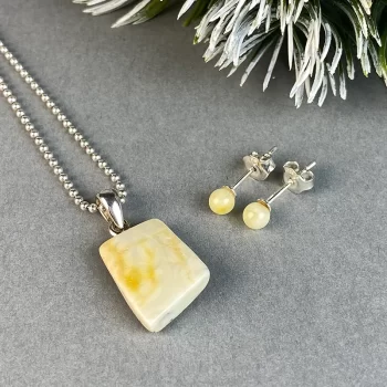 Stylish set of yellow landscape amber stud earrings and abstract shaped neck pendant
