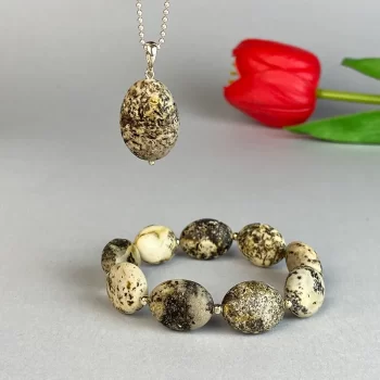Stylish foam amber bracelet and pendant set