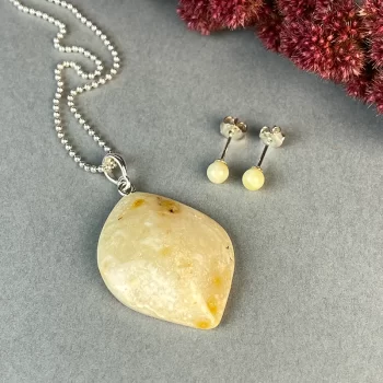 Stylish beige landscape amber earring studs and necklace pendant set