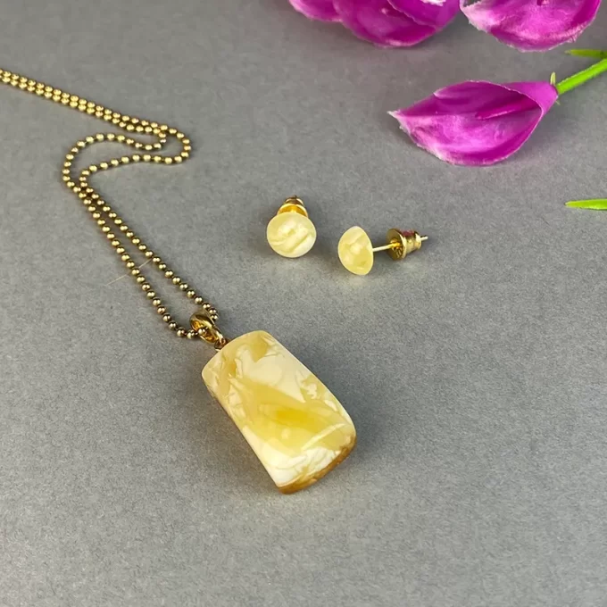 Charming yellow landscape amber pendant and earring tacks set