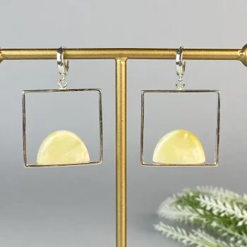 Modernūs ir minimalistiški peizažinio gintaro auskarai
