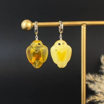 Subtilūs ir stilingi gelsvo gintaro auskarai ''Kuršiai"