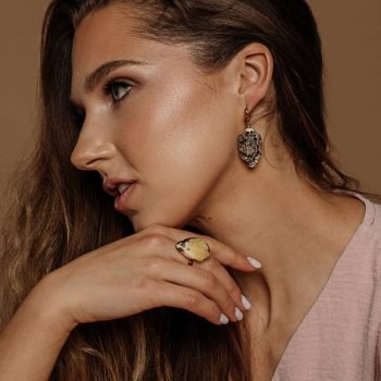 Subtilūs margo putpelinio gintaro auskarai ''Kuršiai"