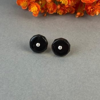 Modernūs ir stilingi facetuoto žalsvo gintaro auskarai