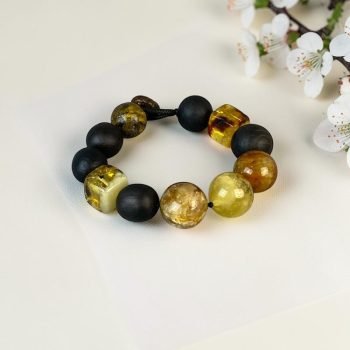 Moderni ir prabangi margo gintaro ir juodojo ąžuolo apyrankė