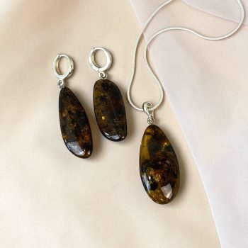 Kerintis ir stilingas blizgus samanininio gintaro rinkinys