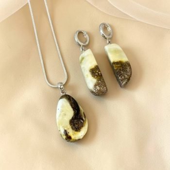 Kerintis ir stilingas margo peizažinio gintaro rinkinys