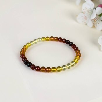 Moderni ir stilinga įvairiaspalvio gintaro apyrankė