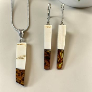 Modernus briedžio rago ir skaidraus medaus gintaro auskarų ir pakabuko rinkinys