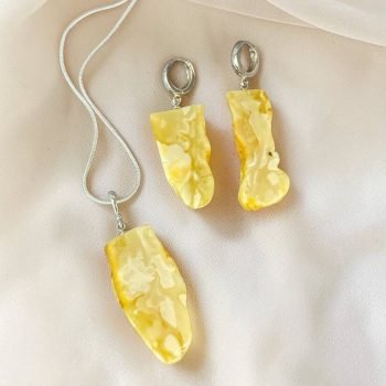 Stulbinantis ir stilingas peizažinio gintaro rinkinys