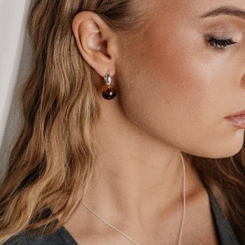 Blizgūs samaniniai gintariniai auskarai SIDABRAS 925 (2