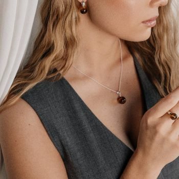 Blizgus samaninis gintarinis pakabukas SIDABRAS 925