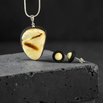 Įspūdingas gelsvo gintaro ir juodojo ąžuolo rinkinys