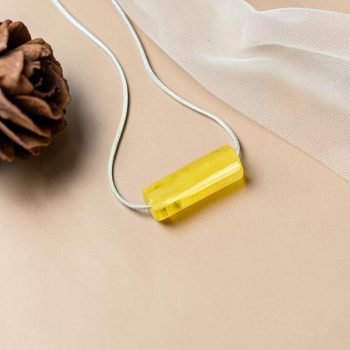 Įspūdingas medaus ir gelsvos spalvos gintaro pakabukas