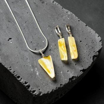 Jaunatviškas ir modernus blizgaus peizažinio gintaro rinkinys