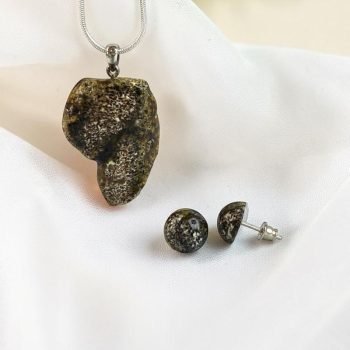 Modernus ir elegantiškas putpelinio gintaro rinkinys