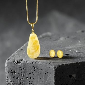 Modernus ir minimalistinis peizažinio gintaro rinkinys