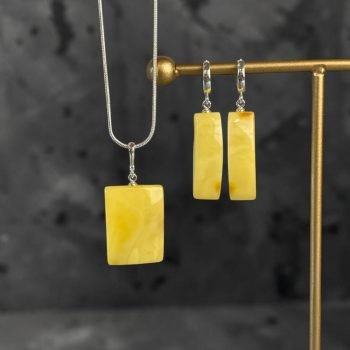 Modernus ir stilingas blizgaus geltono gintaro rinkinys