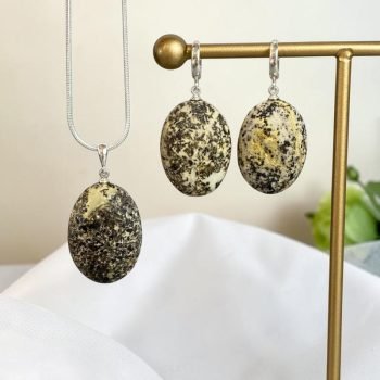 Modernus ir stilingas putpelinio gintaro rinkinys