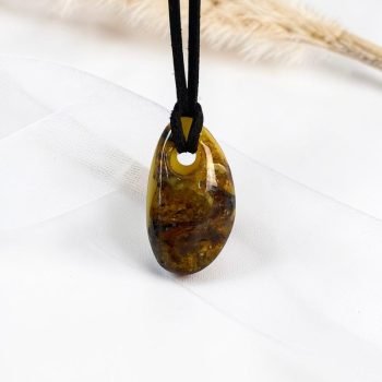 Modernus samaninio blizgaus gintaro kaklo pakabukas