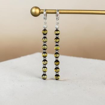 Prabangūs ir stilingi žalsvo facetuoto gintaro auskarai