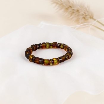Stilinga blizgaus tamsiai skaidraus gintaro apyrankė