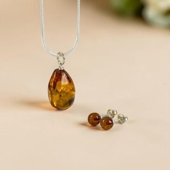 Stilingas blizgaus medaus spalvos gintaro rinkinys