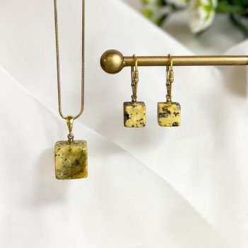 Stilingas ir minimalistinis putpelinio gintaro rinkinys